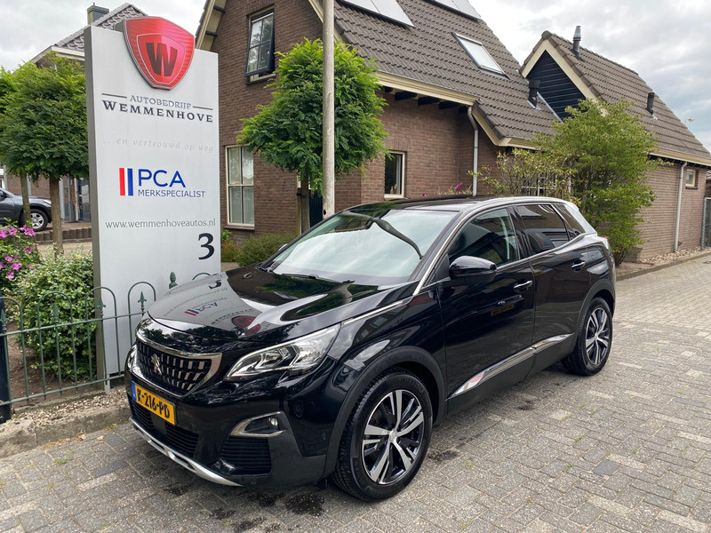 102718404-100-15.jpg