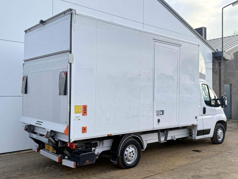 827368677-100-2.jpg