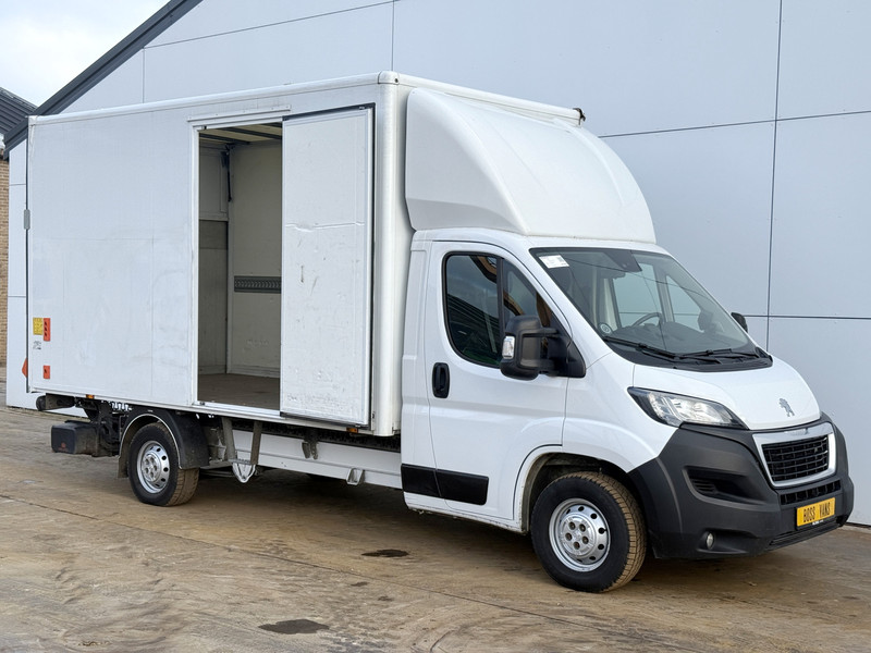 827368677-100-4.jpg